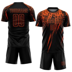 Maglia da calcio personalizzata nera e arancione con stampa a sublimazione